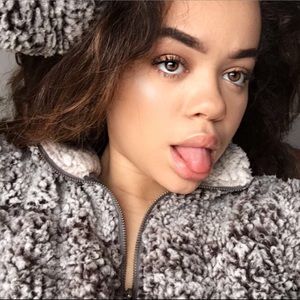 Meet your Posher, Carly